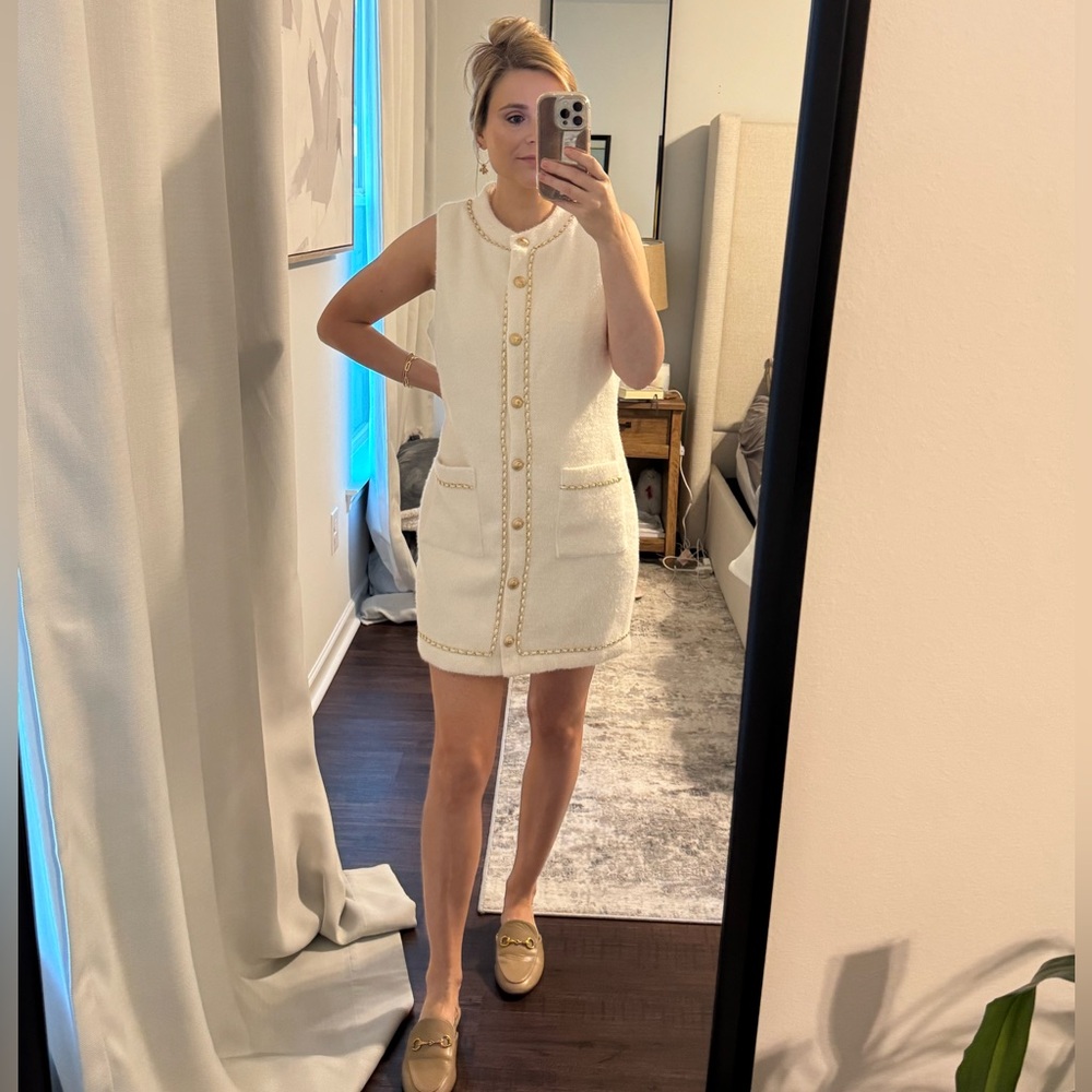 Elegant Cream Sleeveless Dress - Picture 12 of 12